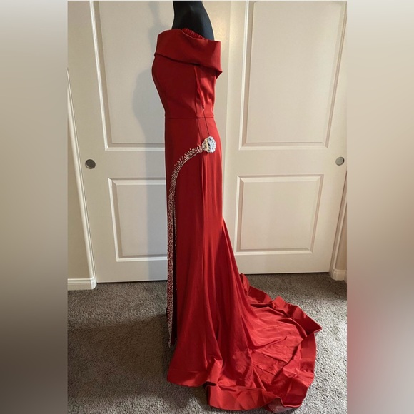 ASHLEYLauren One of a Kind Gown - Picture 11 of 12